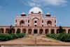 Heritage_site-Humayun_Tomb.jpg (45694 bytes)