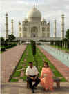 musharraf_and_sehba_at_taj-15_july-AFP-Mandel_Ngan.jpg (55313 bytes)