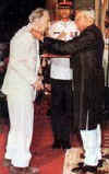 JRD_receiving_Bharat_Ratna.jpg (5304 bytes)