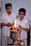 Parsis-2_little_boys_praying.jpg (48404 bytes)