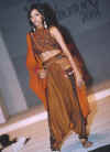 NIFT_delhi_model_rohini_tiwari_earthy_colourstoi_manoj_k.jpg (41117 bytes)