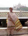 sehba_at_agra_fort_taj_in_backgrond-PTI-shirish_shete.jpg (37800 bytes)